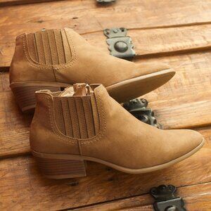 Cowboy  boots (inspired) / Size 9 women / Western